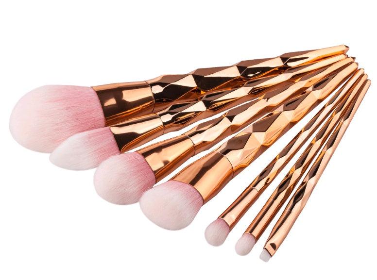 7 makeup brushes