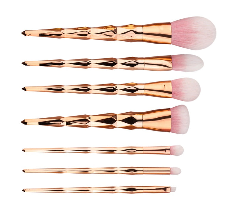 7 makeup brushes